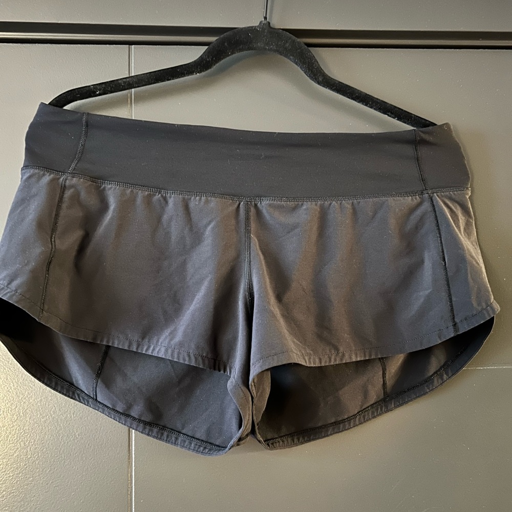 LULU LEMON BLACK SHORTS